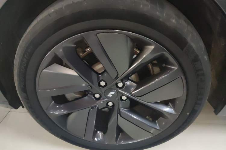 Used Li Auto L9 2022 Max model Left Front Wheel Hub