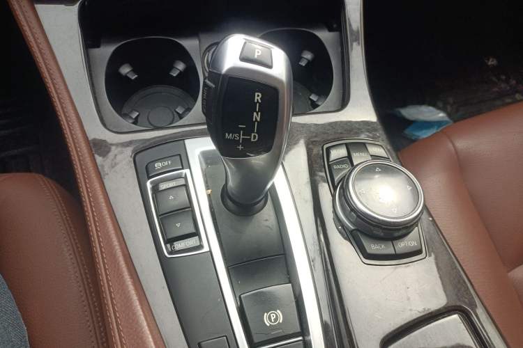 Used BMW 5 Series 2014 528Li Leading Model