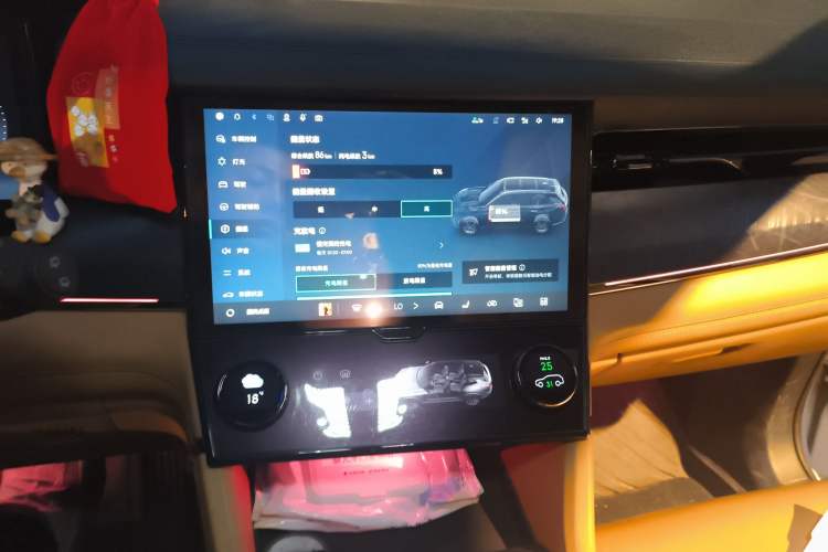 Used Lynk & Co 09 2021 2.0T Halo Six-Seater
