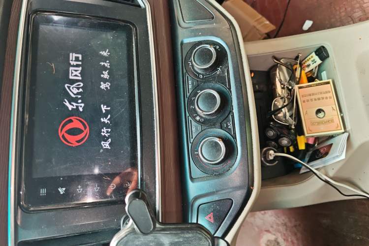 Used FORTHING Lingzhi 2018 M5L 1.6L 7-Seater Luxury Model Audio And AC Panel