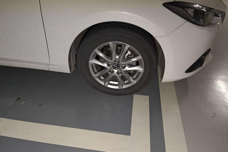 Used Mazda 3 Axela 2016 Sedan 1.5L Automatic Luxury Model
