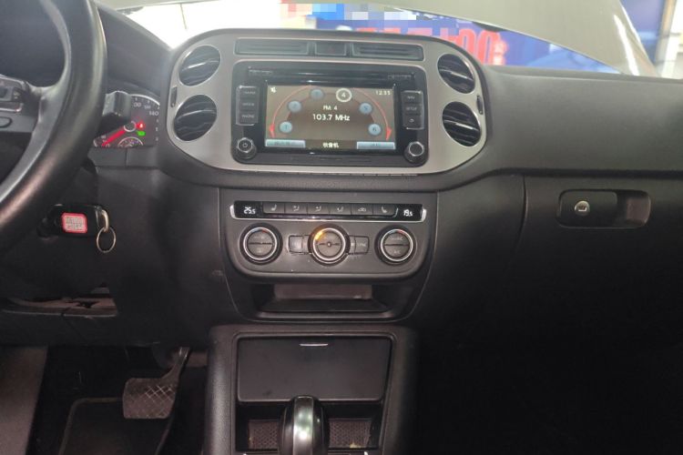 Used Volkswagen Tiguan 2013 1.8TSI Automatic Two-Wheel Drive Luxury Model Audio And AC Panel