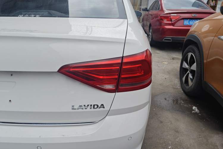 Used Volkswagen Lavida 2017 1.6L Automatic Comfort Edition Right Rear Taillight