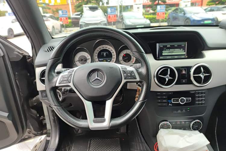 Used Mercedes-Benz GLK-Class 2015 GLK 260 4MATIC Dynamic Edition Ultimate Version Steering Wheel