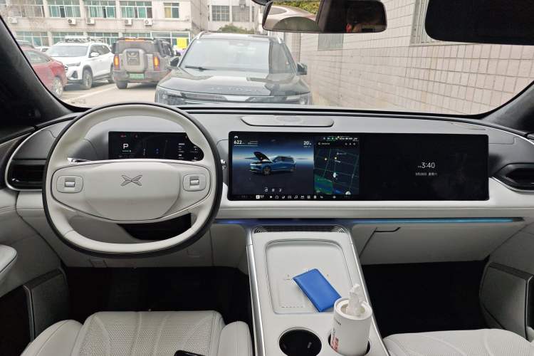 Used XPeng G9 2025 625 Long-Range Max Center Console
