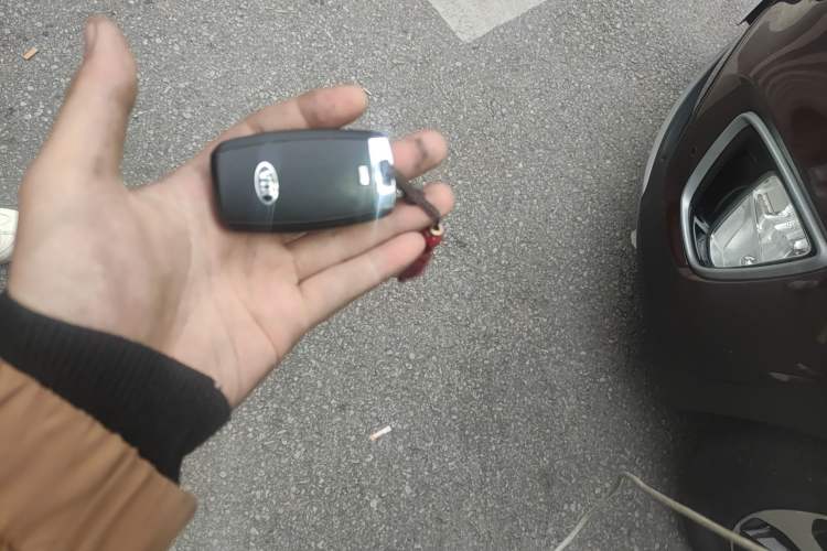 Used Kia Sorento 2015 Sorento L 2.4L Gasoline 4WD Elite Edition 5 Seats China V Emission Standard