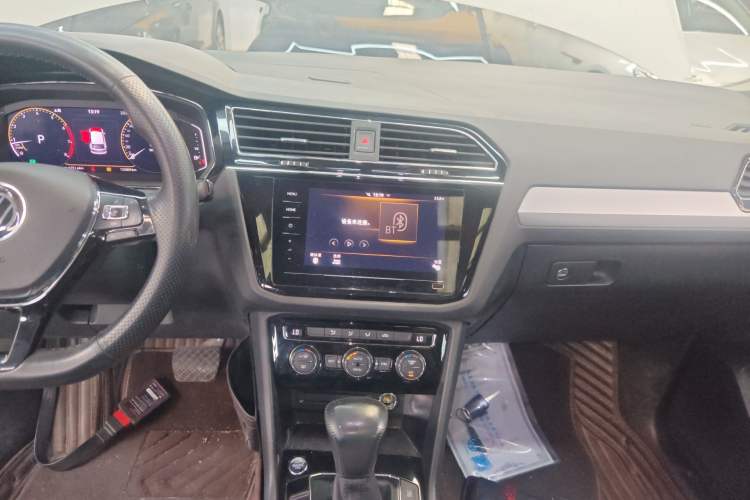 Used Volkswagen Tiguan L 2021 330TSI Automatic Two-Wheel Drive Smart Edition Audio And AC Panel