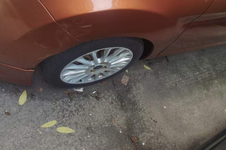 Used Ford Fiesta 2014 Hatchback 1.0 GTDi Automatic Dynamic Model Left Front Wheel Hub