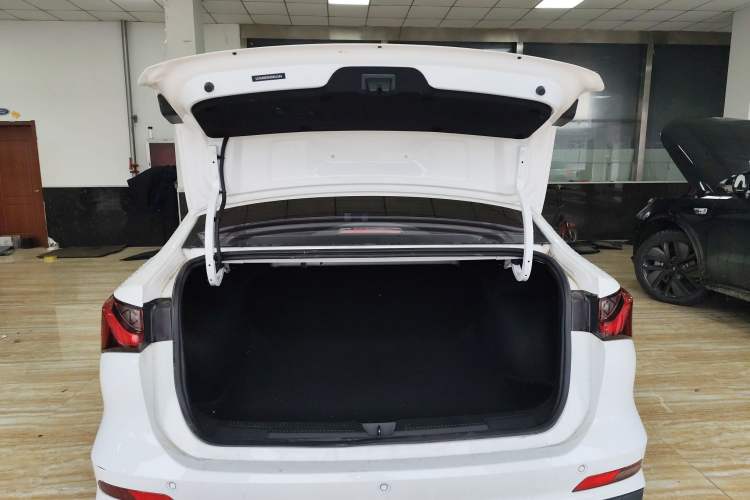 Used Roewe i5 2023 1.5L Manual Comfort Edition