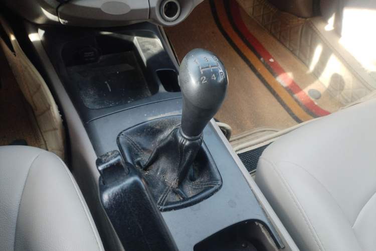 Used Hyundai MoInca 2009 1.8L Manual Comfort Edition GL Gear Lever
