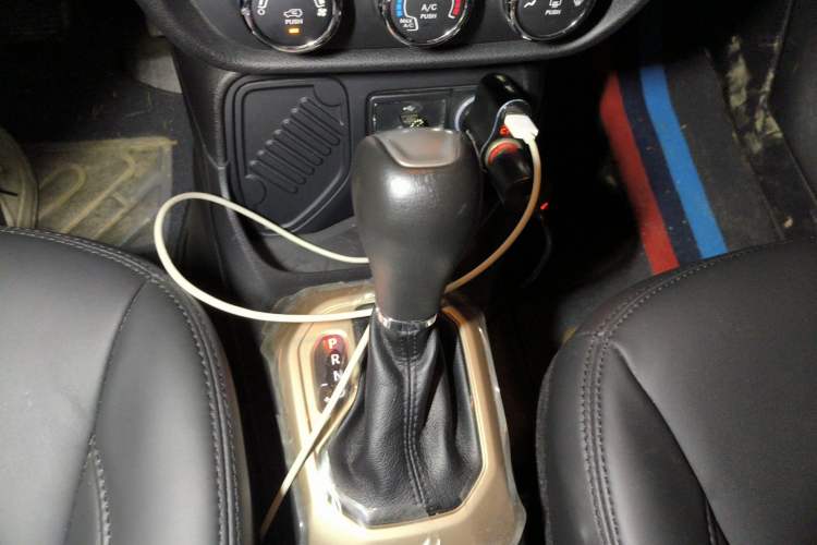 Used Jeep Renegade 2017 180T Automatic Kinetic Edition+ Gear Lever