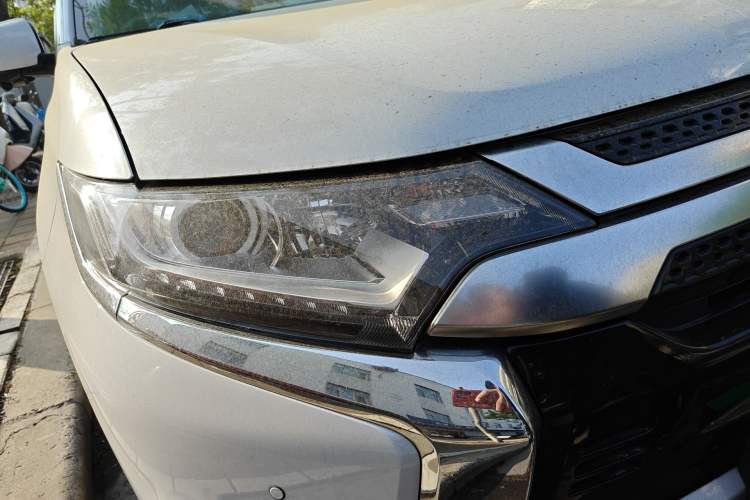Used Mitsubishi Outlander 2021 Revised Version 2.0L Two-Wheel Drive Enjoyment Edition 5 Seats Right Front Headlight
