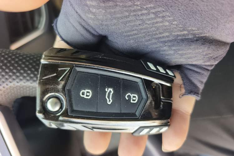 Used Volkswagen Tharu 2023 300TSI Two-Wheel-Drive Moonlight Edition
