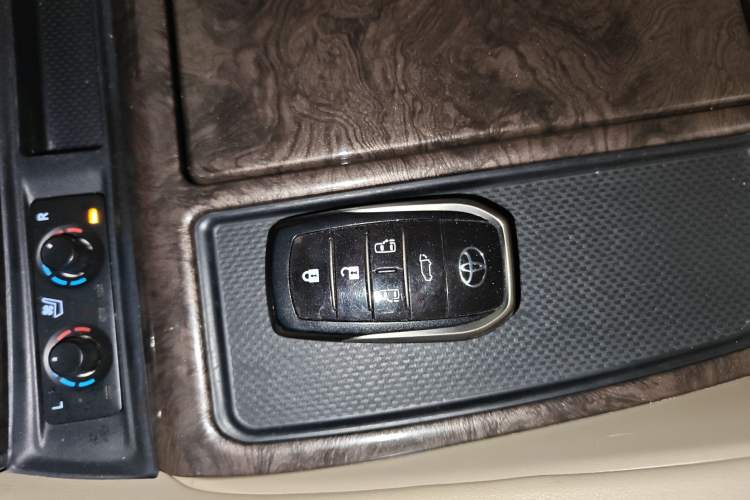 Used Toyota Alphard 2021 Dual-Motor 2.5L Premium Edition
