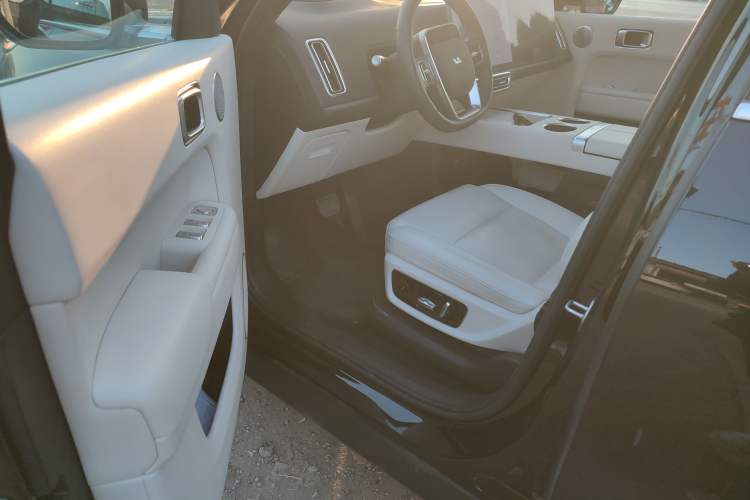 Used Li Auto L8 2023 Pro Model
