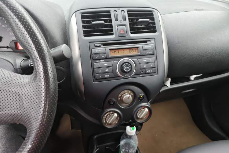 Used Nissan Sunny 2011 1.5XE CVT Comfort Edition Audio And AC Panel