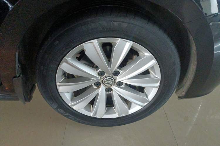 Used Volkswagen Passat 2019 330TSI Elite Edition China VI Right Rear Wheel Hub
