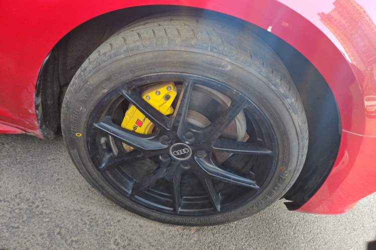 Used Audi A4L 2018 30th Anniversary Edition 40 TFSI Fashion Model Right Front Wheel Hub