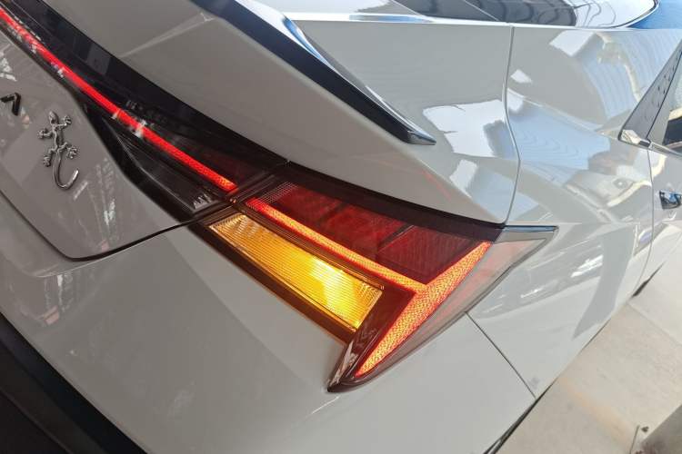 Used Hyundai Elantra 2023 1.5L CVT LUX Prestige Edition Exterior 3