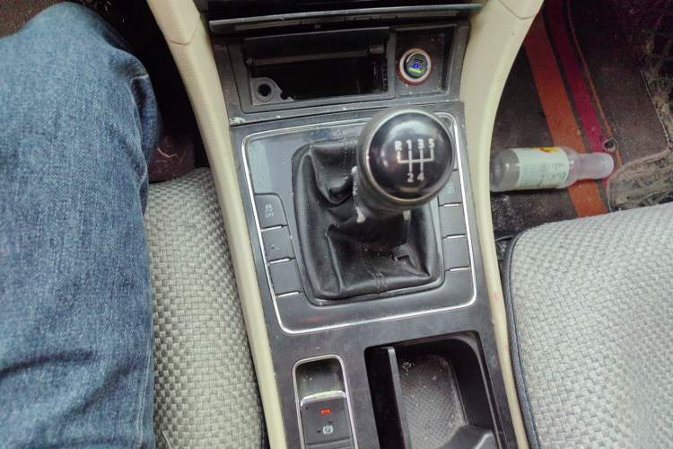 Used Volkswagen Passat 2013 1.4TSI Manual Luxury Edition Gear Lever