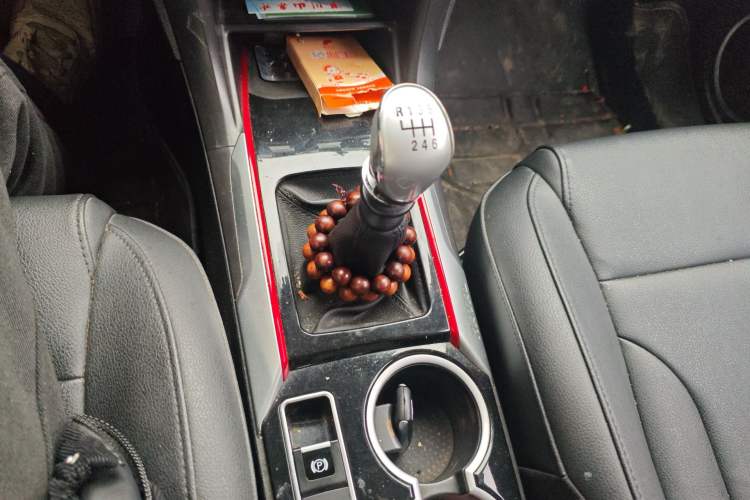 Used Haval H2 2017 Blue Label 1.5T Manual Two-Wheel Drive Luxury Model Gear Lever