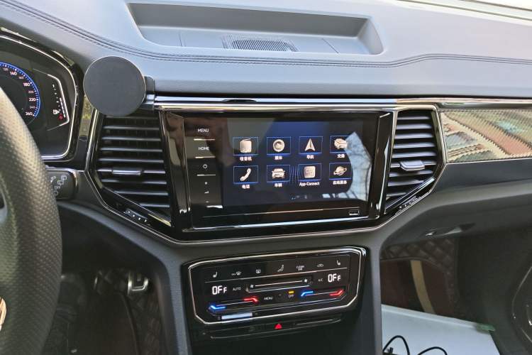 Used Volkswagen Teramont X 2019 530 V6 Four-Wheel Drive Prestige Luxury Edition Audio And AC Panel