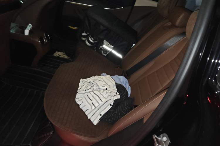 Used Mercedes-Benz E-Class 2019 Restyled E 300 L Sporty and Stylish Edition Left Rear Seat