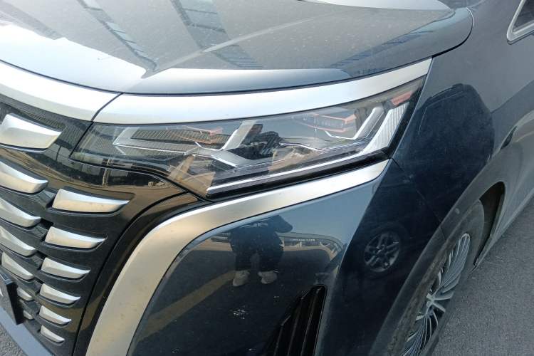 Used Denza D9 2022 DM-i 1040 Prestige Model
