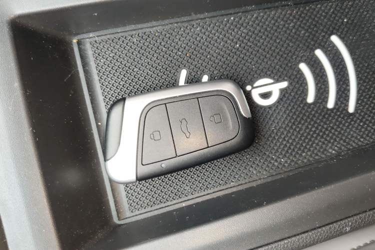 Used Chery Little Ant 2022 Sweet Pink Edition Half-Sugar Version Lithium Iron Phosphate 29.2 kWh 30 kW 301 km