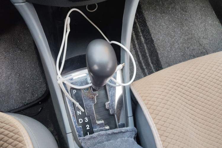 Used Hyundai Verna (older generation) 2014 1.4L Automatic Smart GLS Gear Lever