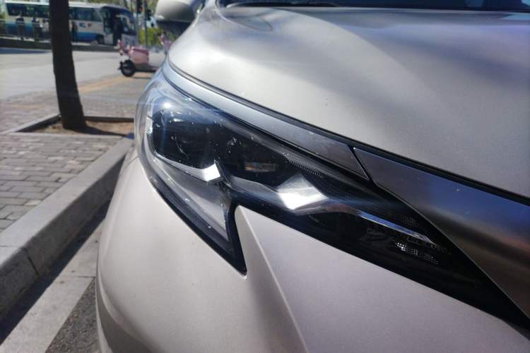 Used Toyota SIENNA 2021 2.5L Hybrid Platinum Edition Right Front Headlight