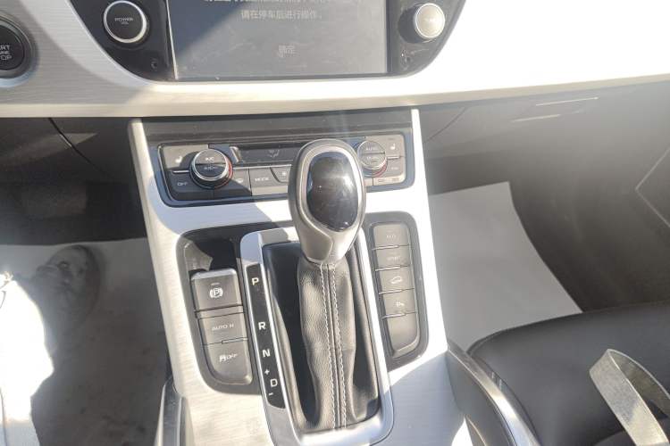 Used Geely Auto Emgrand X7 Sport 2018 1.8TD Automatic Two-Wheel Drive Smart Connect 4G Internet Edition