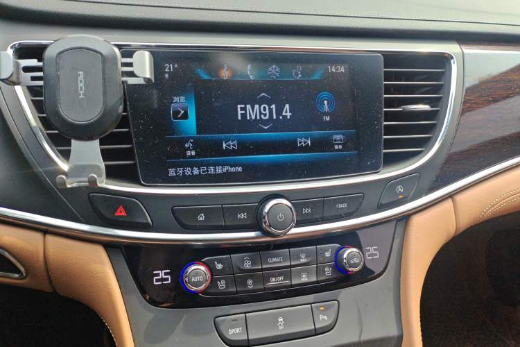 Used Buick LaCrosse 2016 20T Elite Edition Audio And AC Panel