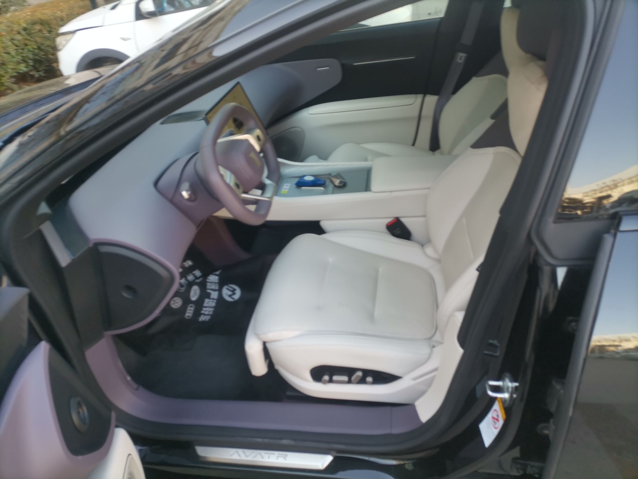 المقاعد الأمامية داخل السيارة