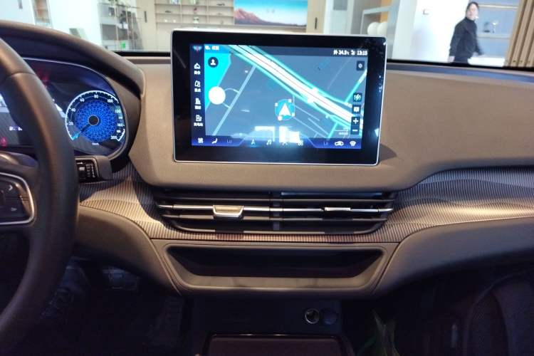 Used Hongqi E-QM5 2022 431 km Charge & Enjoy Edition