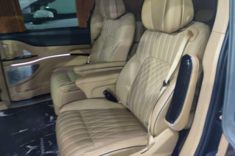 Used VOYAH Dream 2022 Low-Carbon Edition Dream+ Smart Enjoyment Package Left Rear Seat