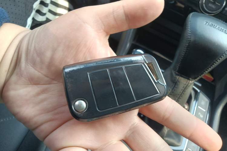 Used Volkswagen Tiguan L 2019 330TSI Automatic Two-Wheel Drive Smart Luxury Version China VI Standard Vehicle Key