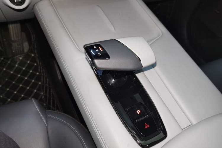 Used CHANGAN UNI-Z New Energy 2024 Blue Whale Smart Electric iDD 125km Excellence Model Gear Lever