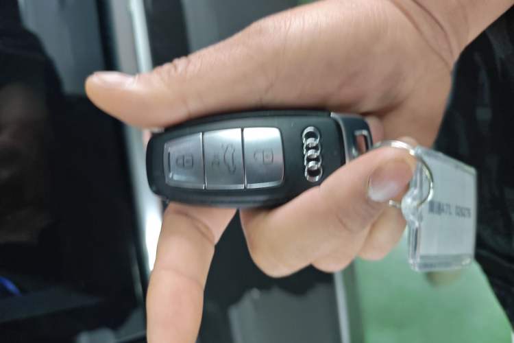 Used Audi A7L 2024 55TFSI quattro S-line Boundary Edition Flow Crystal Package Vehicle Key