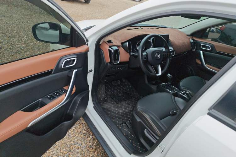 Used Dongfeng Aeolus AX4 2018 1.6L DCT Trendy & Stylish Model with Sunroof
