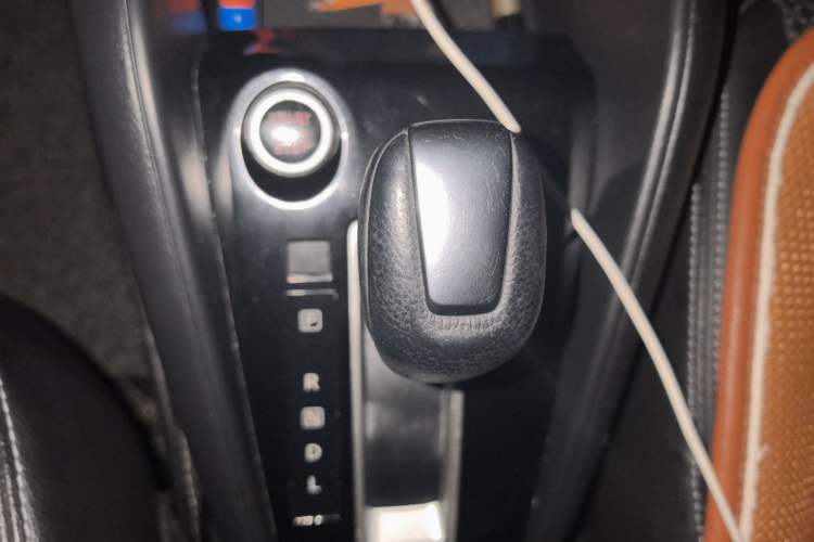 Used Nissan Kicks 2017 1.5L CVT Smart Drive Edition Gear Lever