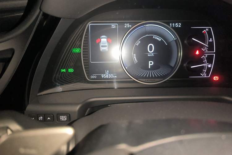 Used Lexus ES 2022 300h Excellence Edition Odometer Close Up