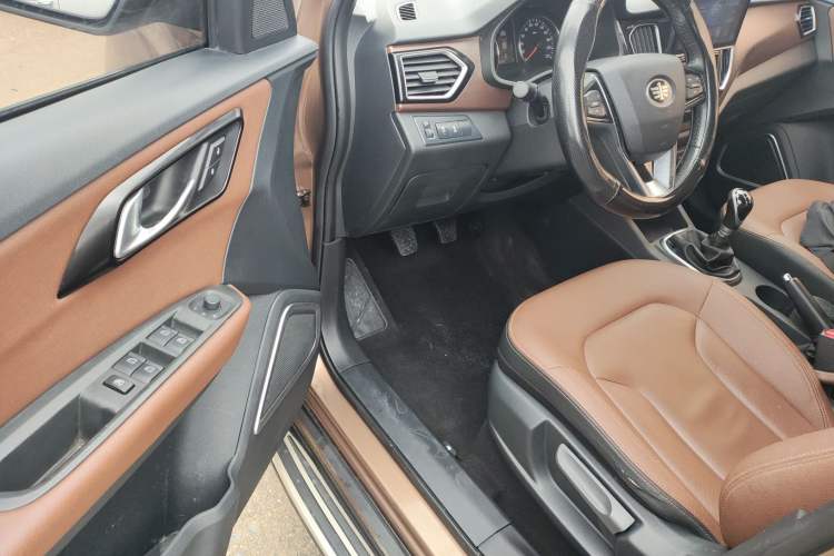 Used FAW Senya R7 2016 1.6L Manual Smart Version Driver Seat