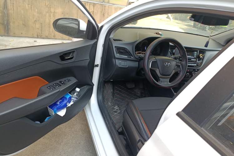 Used Hyundai Verna RV 2017 1.4L Automatic Sport Version National Emission Standard V