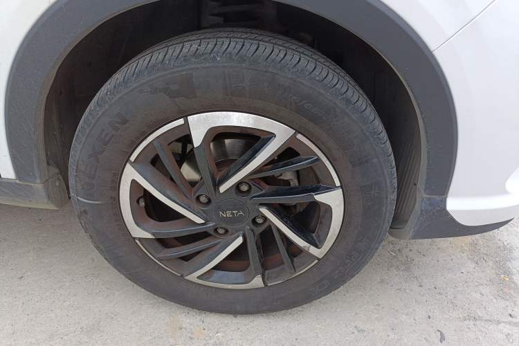 Used NETA V 2022 Long-Range Industry Custom Edition Right Front Wheel Hub