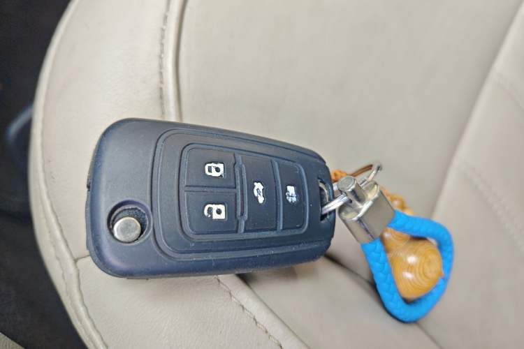 Used Buick Regal 2012 2.4L SIDI Elite Edition Vehicle Key