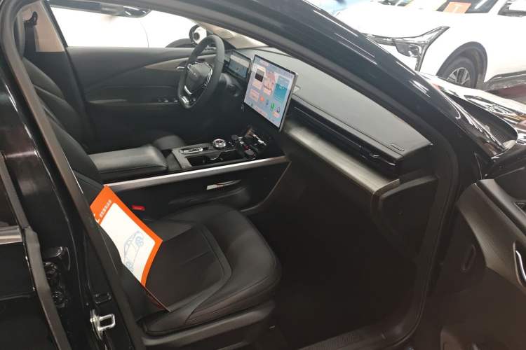 Used Wuling E5 2024 510 km Standard Version Right Front Seat