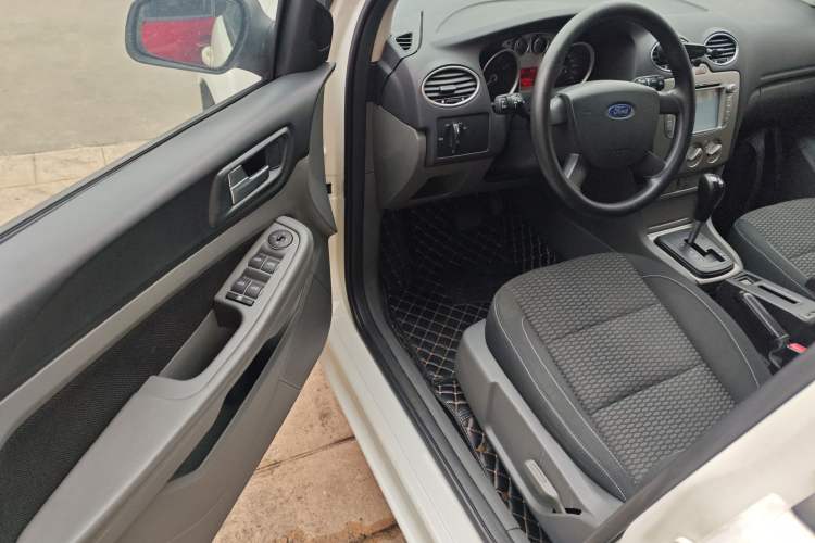 Used Ford Focus 2013 Hatchback Classic 1.8L Automatic Base Model
