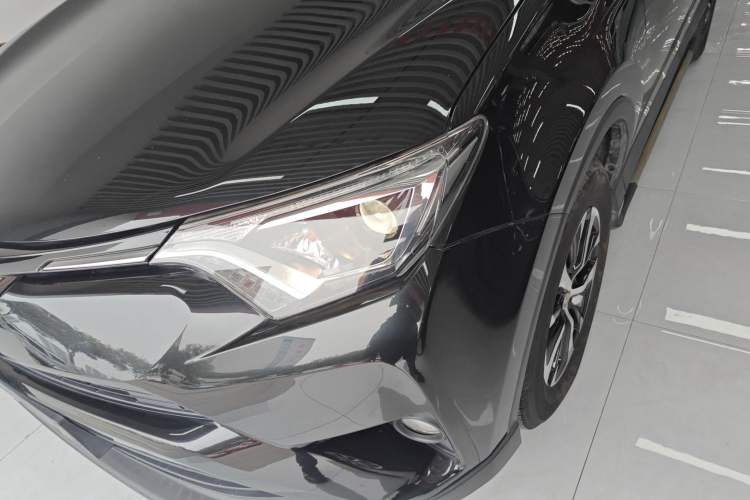 Used Toyota RAV4 2016 2.0L CVT Two-Wheel Drive Fashion Edition China V Standard