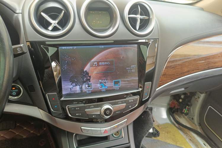 Used BYD Tang New Energy 2015 2.0T Four-Wheel-Drive Flagship Model Audio And AC Panel